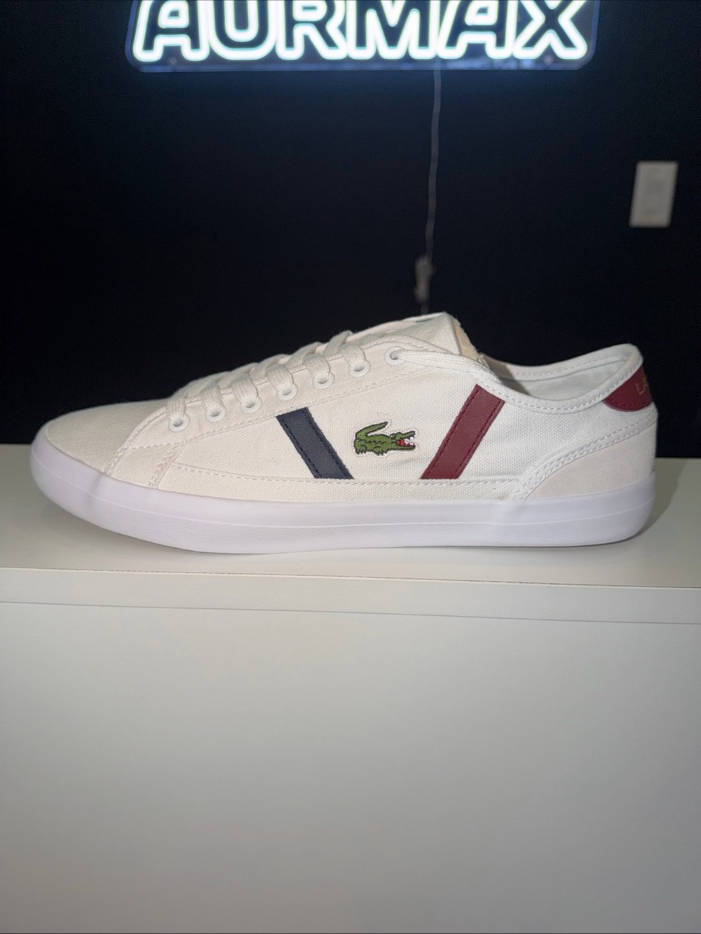Lacoste sideline